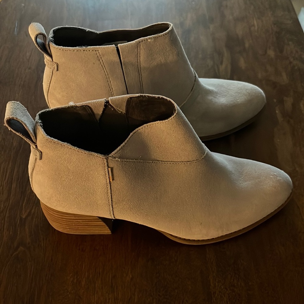 Tom’s shoe boots